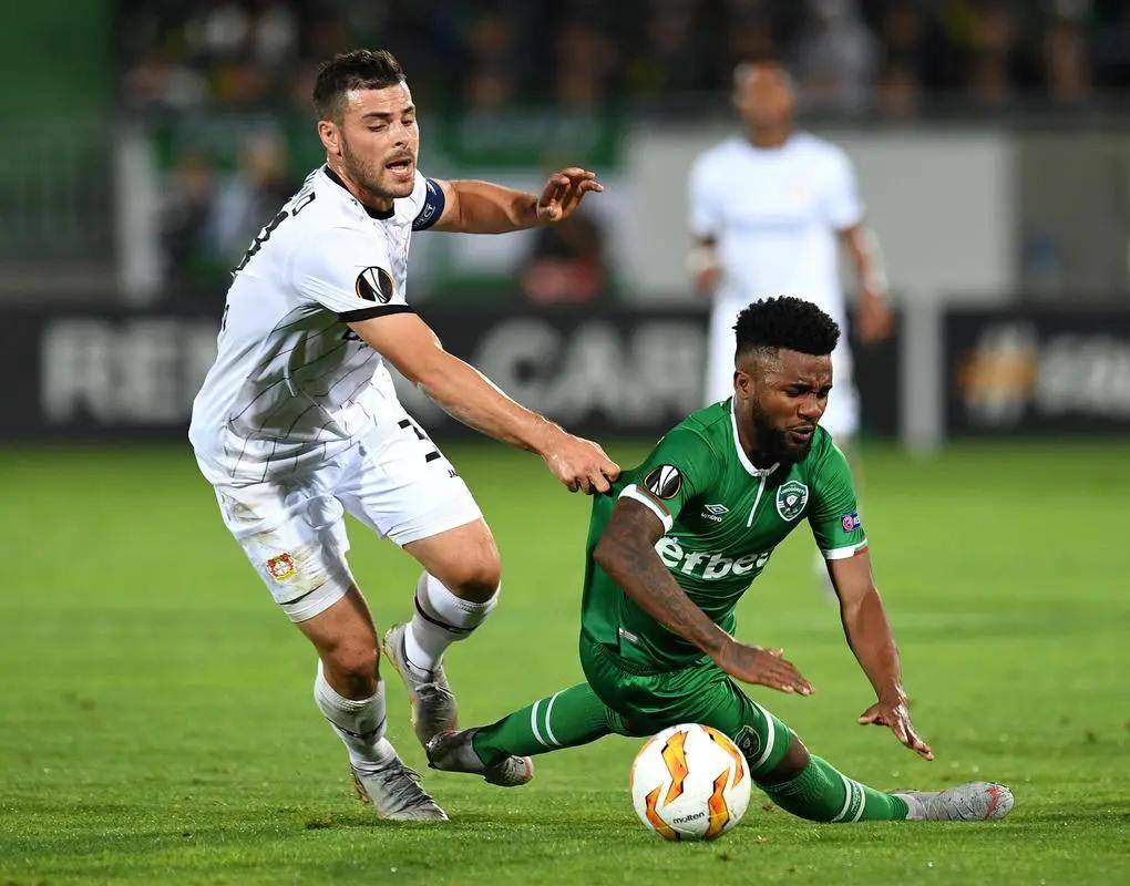 这一切使他 这一切使他